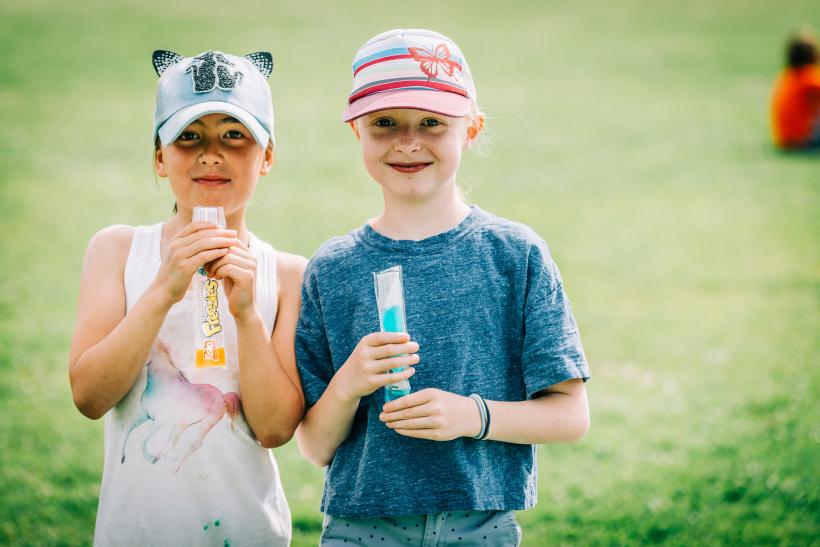 children eating freezies